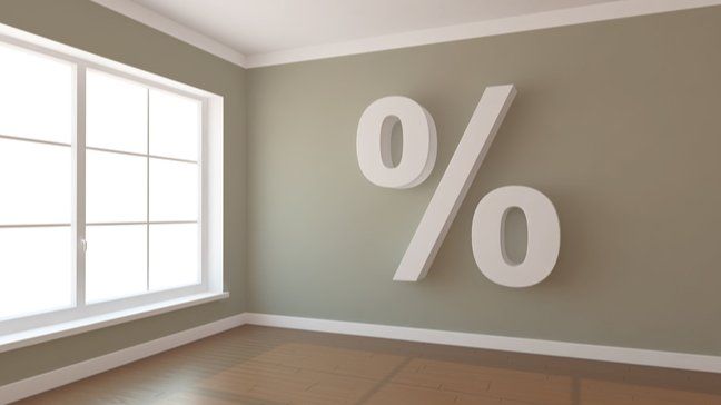 Chart illustrating mortgage rate determining factors including credit score, loan-to-value ratio, and debt-to-income ratio.