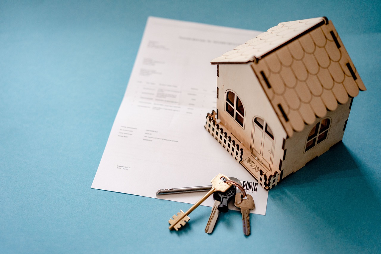 A professional appraiser holding a clipboard in front of a modern residential building.